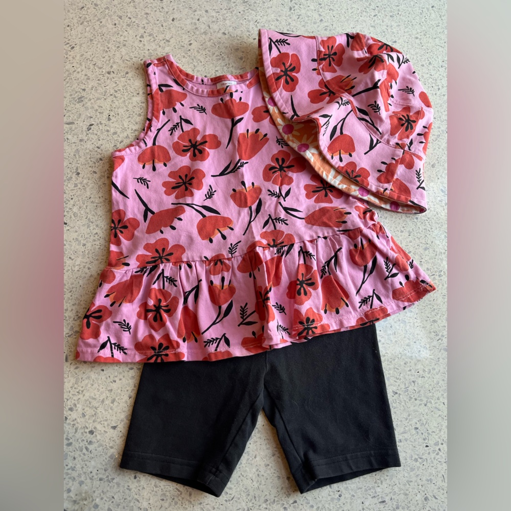 Hanna Andersson Floral Top and Black Short Set + Matching Reversible Bucket Hat